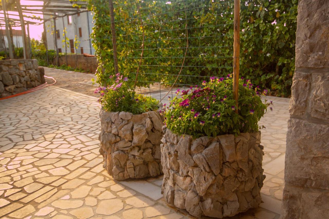 Apartments Cvelic Milovcic Malinska Dış mekan fotoğraf