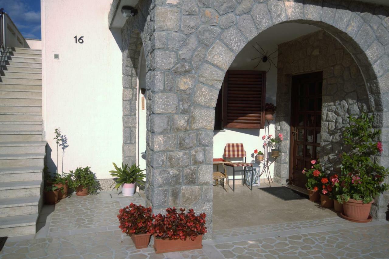 Apartments Cvelic Milovcic Malinska Dış mekan fotoğraf
